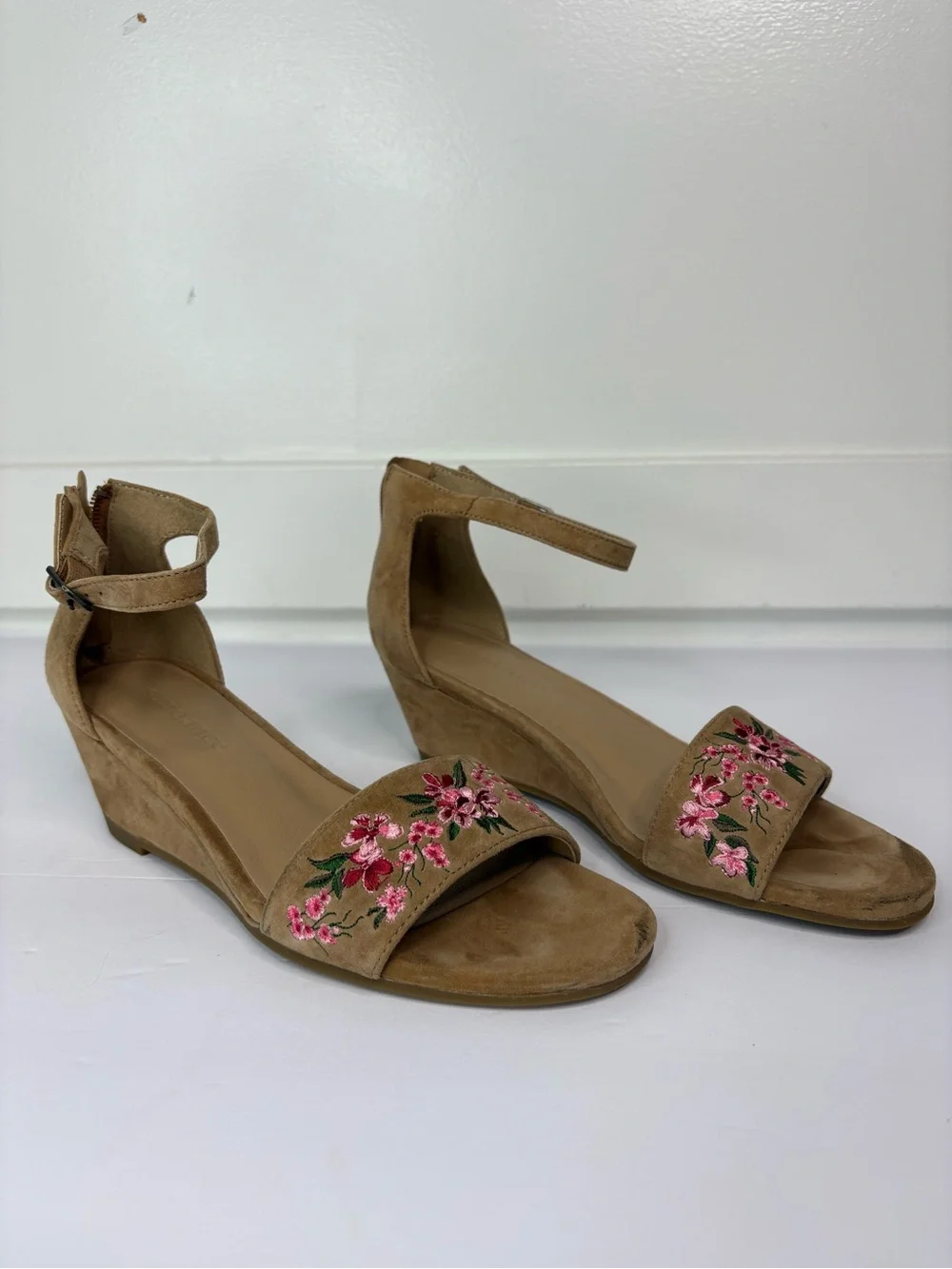Sundance Tan Suede Floral Embroidered Wedge Sandals Size 7